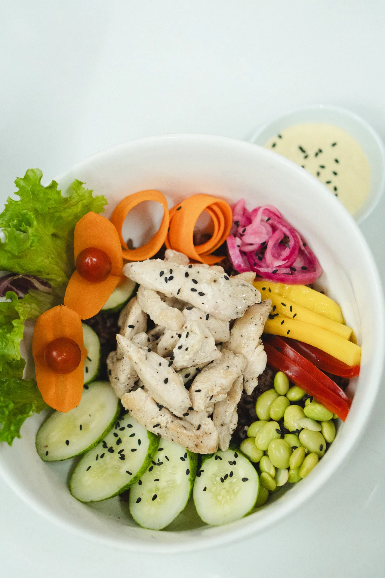 Healthy bowl with chicken and vegetables